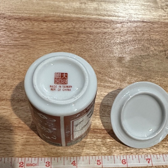 Red and White Ceramic Tea Cup with Lid - Picture 3 of 6